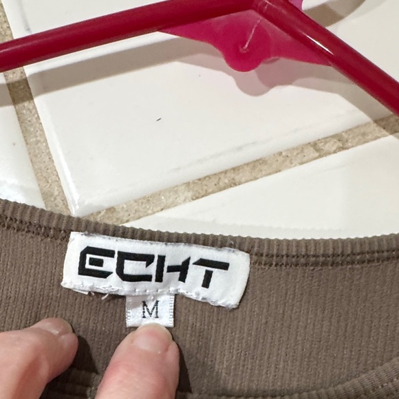 ECHT Women's Rib Knit Long Sleeve Workout Tee - Size Medium - Picture 4 of 5